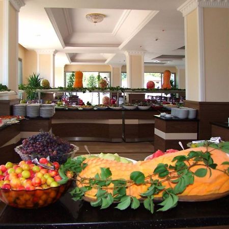 Golden Sunset Hotel&Spa เกเมร์ ภายนอก รูปภาพ A buffet at a hotel